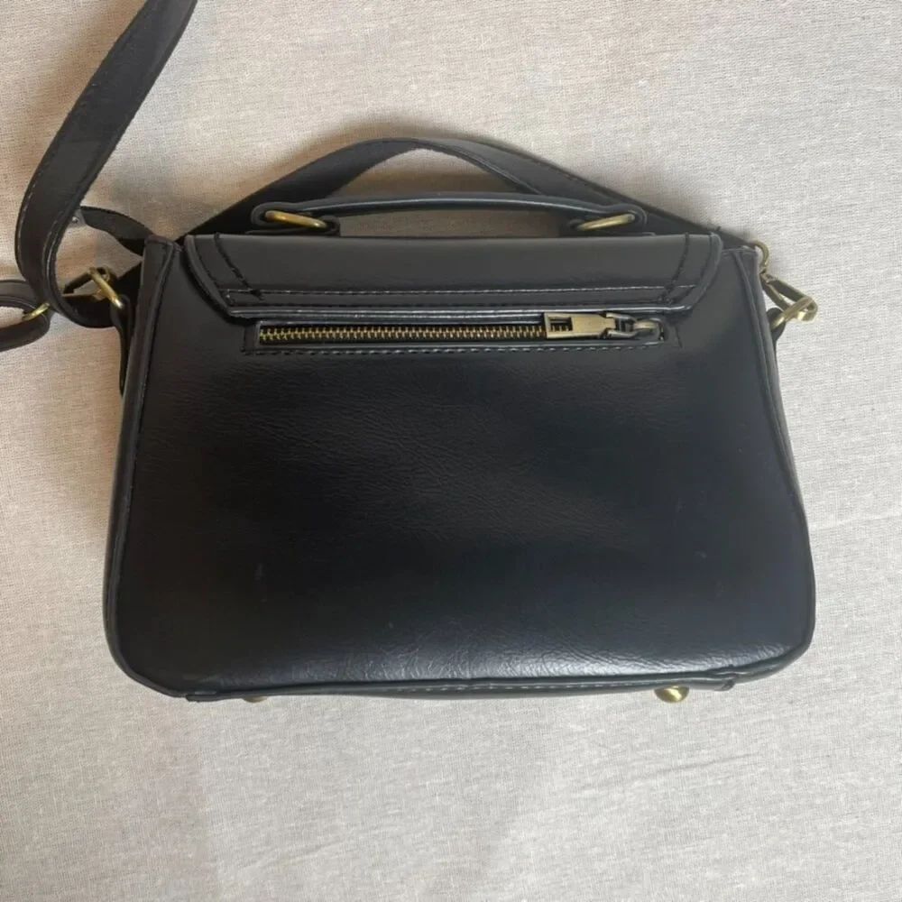 Vintage Inspired Black Vegan Leather Swing Lock Saddlebag Crossbody Purse - Picture 3 of 12